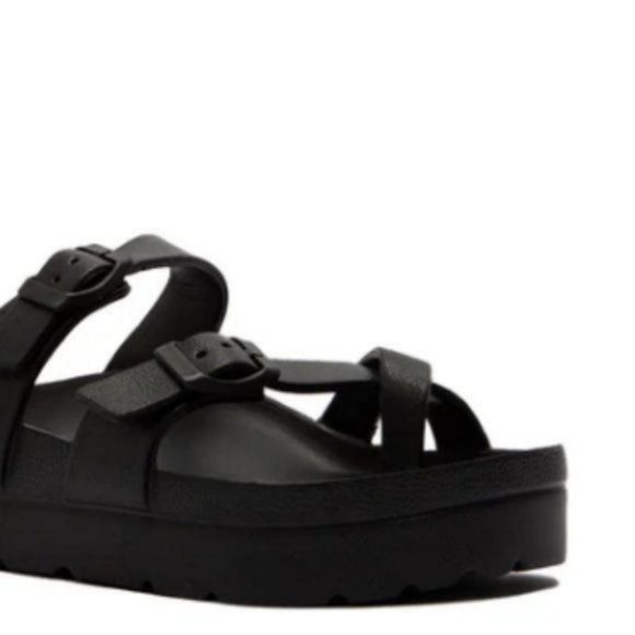 !! RESTOCKED !! Lightweight Flatform Sandals in Black - Picture 5 of 5